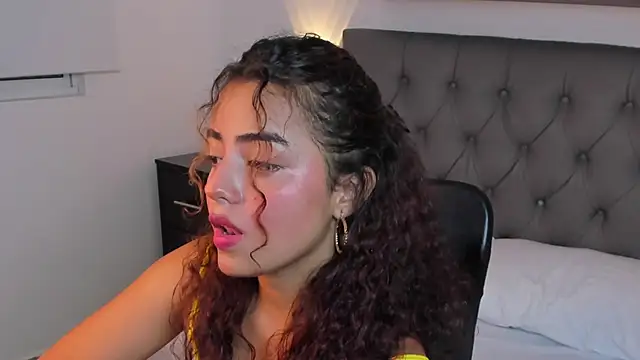 Snapshot of yaya23x chatting on February 13, 7:31 pm yaya23x online show from February 13, 7:31 pm