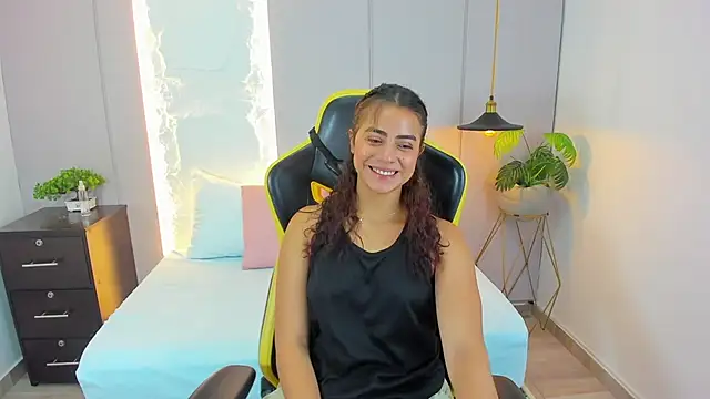 Snapshot of yaya23x chatting on March 10, 12:15 pm yaya23x online show from March 10, 12:15 pm