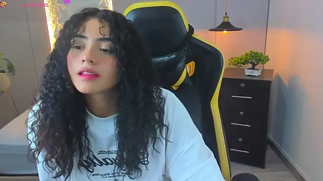 Snapshot of yaya23x chatting on September 13, 4:18 pm yaya23x online show from September 13, 4:18 pm