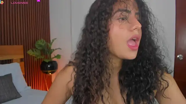 Snapshot of yaya23x chatting on October 17, 2:30 pm yaya23x online show from October 17, 2:30 pm