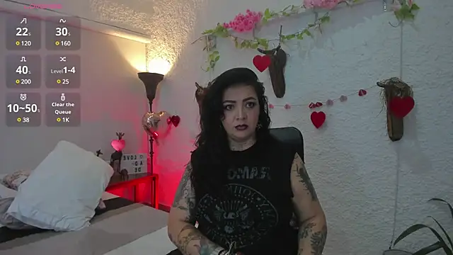 Snapshot of poisson_ivy chatting on February 19, 10:12 am poisson ivy online show from February 19, 10:12 am