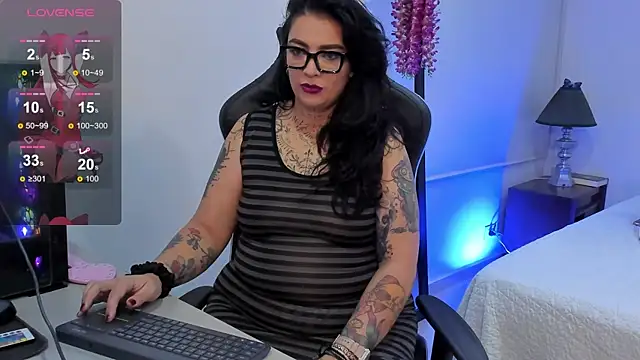 Snapshot of poisson_ivy chatting on March 7, 10:24 am poisson ivy online show from March 7, 10:24 am