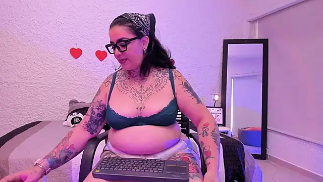 Snapshot of poisson_ivy chatting on September 10, 8:20 pm poisson ivy online show from September 10, 8:20 pm