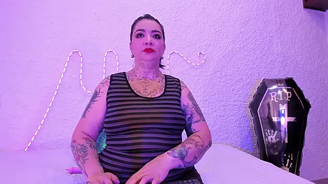 Snapshot of poisson_ivy chatting on October 1, 8:37 pm poisson ivy online show from October 1, 8:37 pm