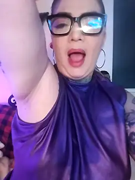 Snapshot of poisson_ivy chatting on October 20, 3:18 am poisson ivy online show from October 20, 3:18 am