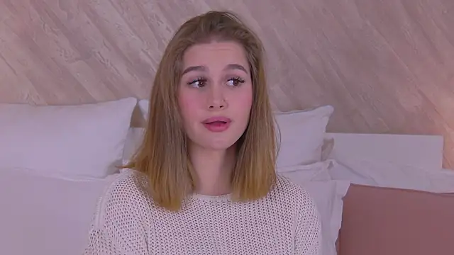 Snapshot of EllieHayes chatting on December 16, 3:54 pm EllieHayes online show from December 16, 3:54 pm