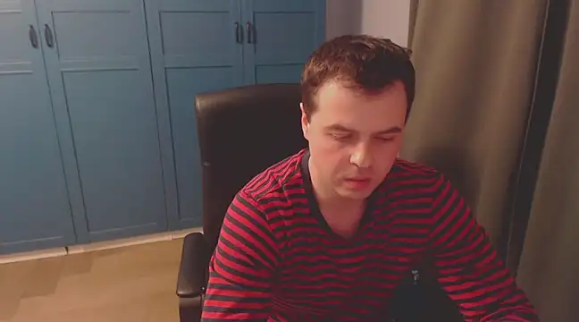 Snapshot of CuteMan33 chatting on December 8, 10:14 pm CuteMan33 online show from December 8, 10:14 pm