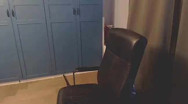 Snapshot of CuteMan33 chatting on December 9, 11:26 am CuteMan33 online show from December 9, 11:26 am