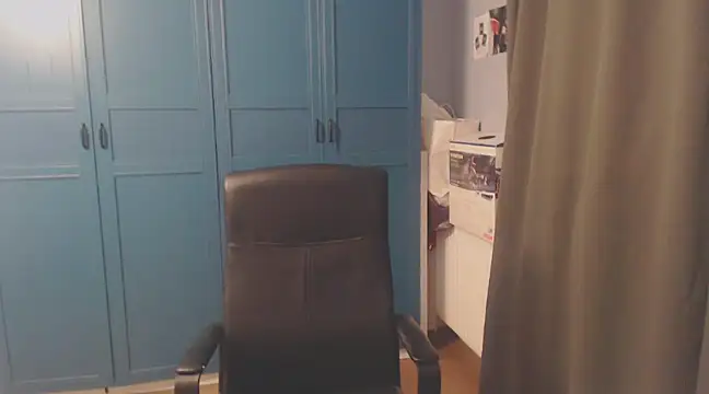 Snapshot of CuteMan33 chatting on December 23, 1:08 am CuteMan33 online show from December 23, 1:08 am