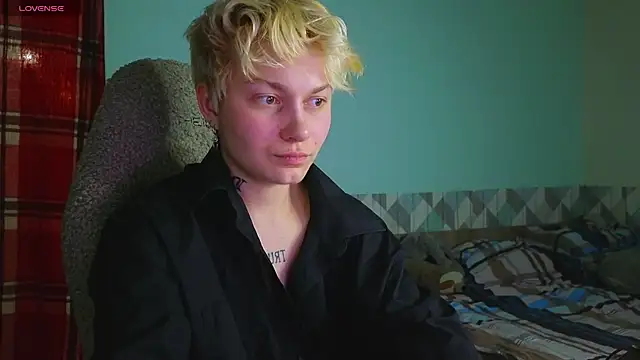 esajukyy online show from December 14, 2:53 pm