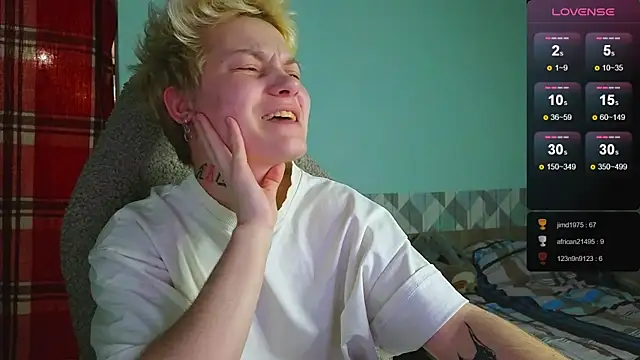 esajukyy online show from December 14, 5:58 pm