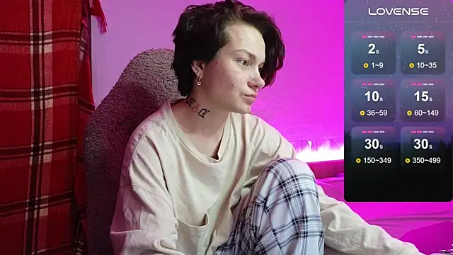 esajukyy online show from October 11, 2:15 pm