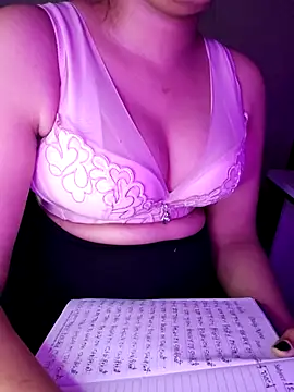 Snapshot of Olivia3 chatting on February 11, 7:48 pm Olivia3 online show from February 11, 7:48 pm