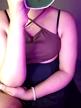 Snapshot of Olivia3 chatting on February 15, 11:03 pm Olivia3 online show from February 15, 11:03 pm