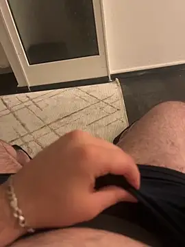 Snapshot of Loco42- chatting on October 3, 12:40 am Loco42- online show from October 3, 12:40 am