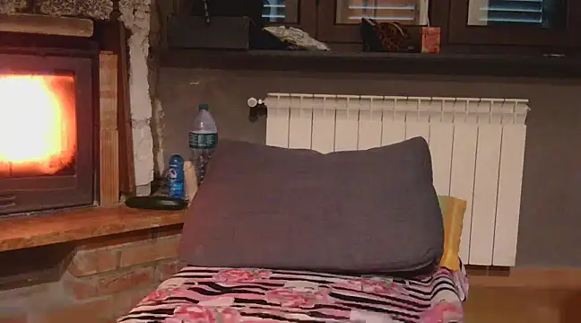 Snapshot of Emily_andre chatting on March 19, 9:28 am Emily andre online show from March 19, 9:28 am