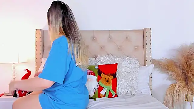 Snapshot of marilynrossy chatting on December 12, 1:43 am marilynrossy online show from December 12, 1:43 am