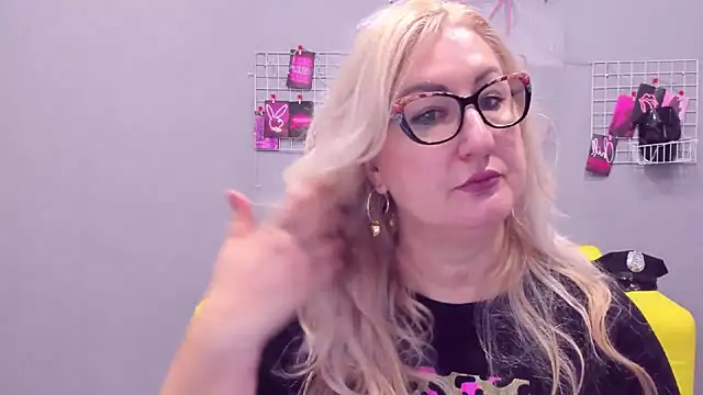 ChristyBrooks online show from January 15, 12:15 pm