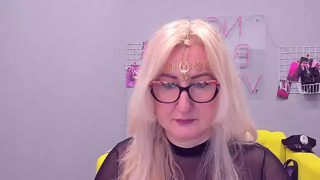 ChristyBrooks online show from January 16, 2:19 pm