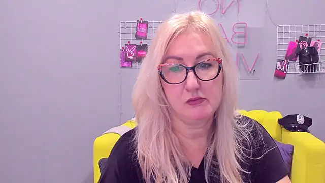 ChristyBrooks online show from January 17, 12:10 pm