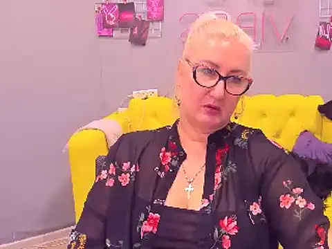 ChristyBrooks online show from January 18, 12:15 pm