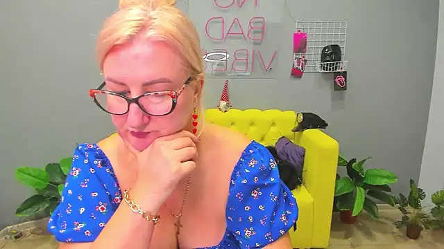 ChristyBrooks online show from January 24, 4:39 pm