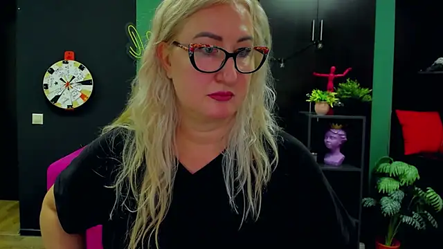 ChristyBrooks online show from February 4, 9:20 pm