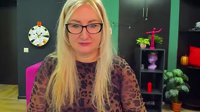 ChristyBrooks online show from February 22, 2:30 pm