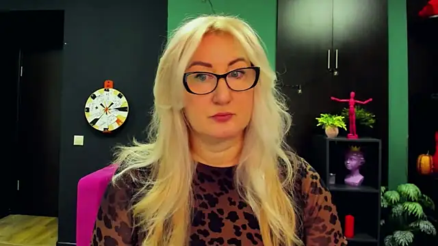 ChristyBrooks online show from March 4, 1:17 pm