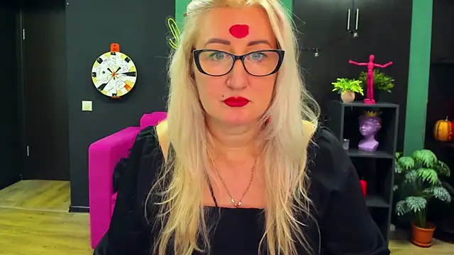 ChristyBrooks online show from March 4, 7:22 pm