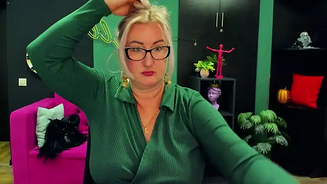 ChristyBrooks online show from March 10, 6:12 pm