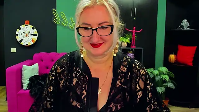 ChristyBrooks online show from March 10, 9:18 pm