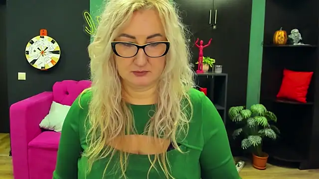 ChristyBrooks online show from March 20, 1:15 pm