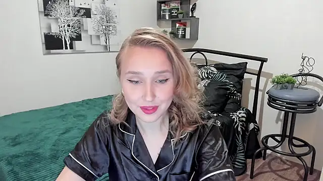 LinaTruly online show from February 1, 11:48 pm