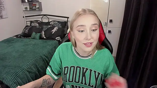 LinaTruly online show from September 15, 9:37 pm