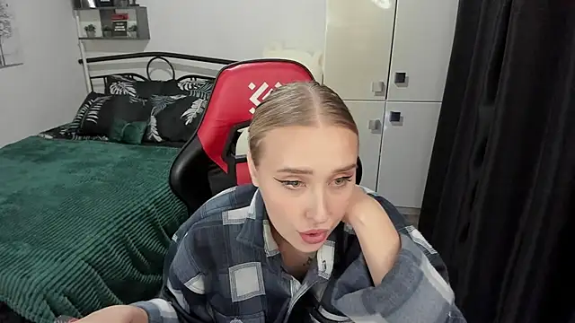 LinaTruly online show from September 18, 9:28 pm