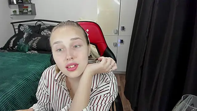 LinaTruly online show from October 9, 9:24 pm