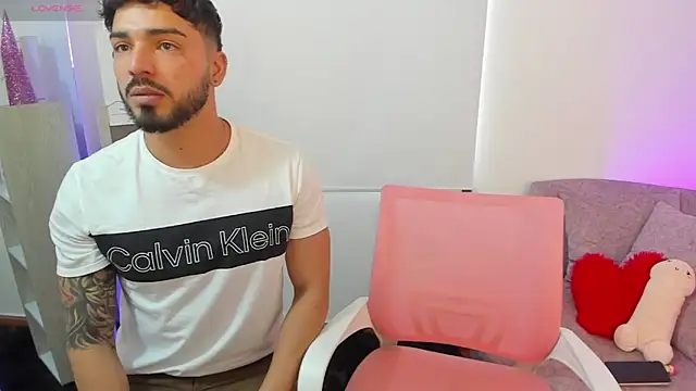 Snapshot of savage_sweethearts chatting on December 19, 5:18 pm savage sweethearts online show from December 19, 5:18 pm