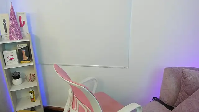 Snapshot of savage_sweethearts chatting on December 27, 9:11 pm savage sweethearts online show from December 27, 9:11 pm