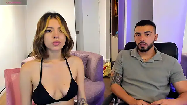 Snapshot of savage_sweethearts chatting on February 5, 2:51 am savage sweethearts online show from February 5, 2:51 am