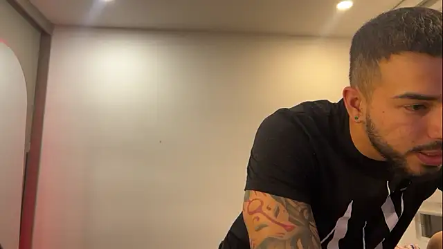 Snapshot of savage_sweethearts chatting on February 7, 6:14 am savage sweethearts online show from February 7, 6:14 am