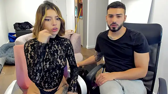 Snapshot of savage_sweethearts chatting on March 4, 2:49 am savage sweethearts online show from March 4, 2:49 am