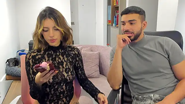 Snapshot of savage_sweethearts chatting on March 7, 3:29 am savage sweethearts online show from March 7, 3:29 am