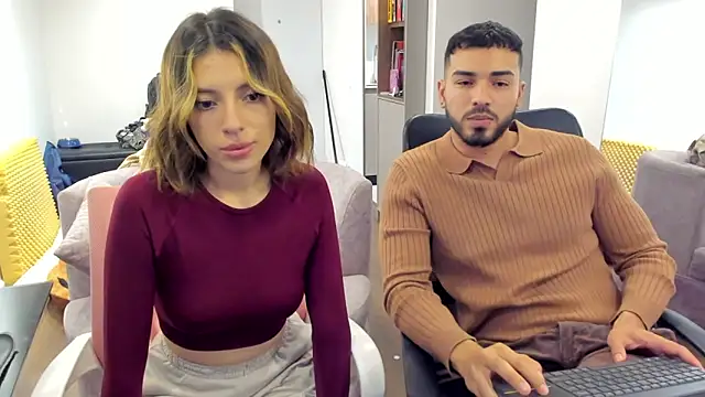 Snapshot of savage_sweethearts chatting on March 12, 2:30 am savage sweethearts online show from March 12, 2:30 am