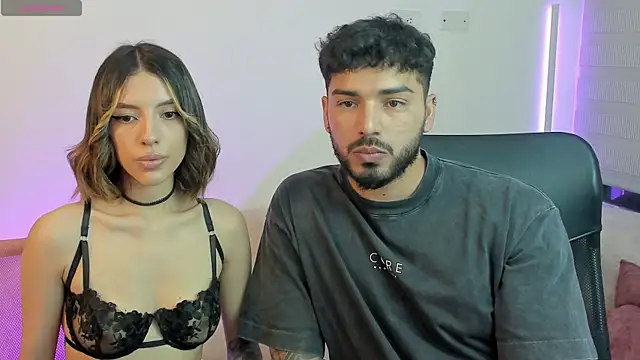 Snapshot of savage_sweethearts chatting on September 23, 1:41 am savage sweethearts online show from September 23, 1:41 am