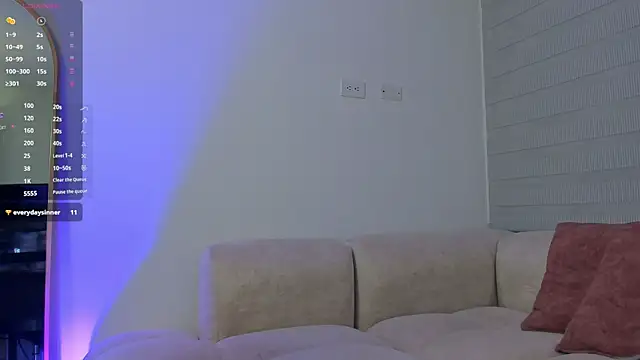 Snapshot of savage_sweethearts chatting on October 9, 1:47 am savage sweethearts online show from October 9, 1:47 am