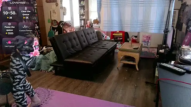 Snapshot of _hellostormy_ chatting on February 9, 9:28 pm hellostormy online show from February 9, 9:28 pm