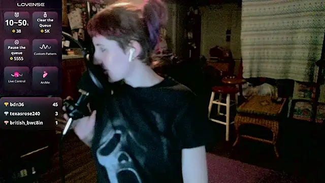 Snapshot of _hellostormy_ chatting on March 3, 10:17 am hellostormy online show from March 3, 10:17 am