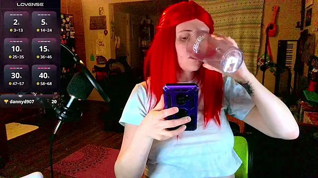 Snapshot of _hellostormy_ chatting on March 6, 8:19 am hellostormy online show from March 6, 8:19 am