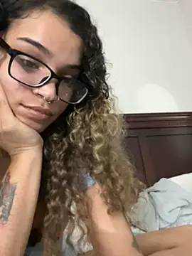 Snapshot of 1prettygem chatting on December 18, 5:59 am 1prettygem online show from December 18, 5:59 am